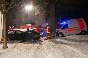 Vorchdorf: frontal gegen Baum geprallt