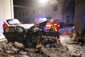 Vorchdorf: frontal gegen Baum geprallt