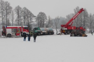 Heizöltransporter drohte in Niederthalheim umzustürzen