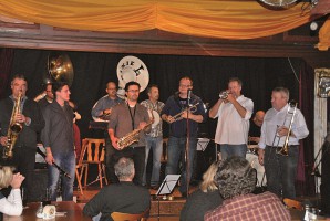 Dixie Urtypen zu Gast bei "Knoff-Hoff-Band" in München