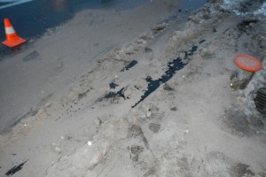 Altmünster: Schnee verdeckt Hindernis - Ölwanne aufgerissen