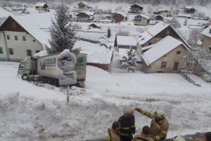 Komplizierte LKW-Bergung in Bad Ischl