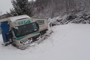 Komplizierte LKW-Bergung in Bad Ischl