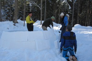 Wir bauen uns ein Iglu! - erlebnispädagogischer Wintertag mit dem Youz