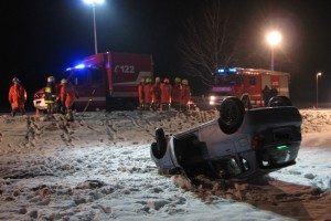 Seewalchen: auf Oberwanger Landesstraße mit Auto überschlagen