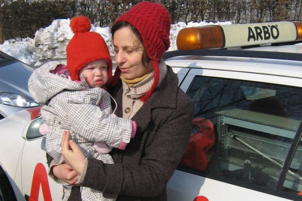 Attnang-Puchheim: Pannenhelfer befreit Baby aus Auto