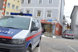 Vöcklabruck: Unbekannter stand plötzlich in Wohnung und klaute Handtasche