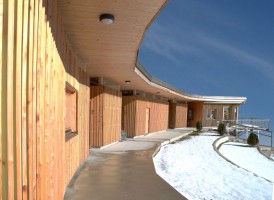 Japaner bauen Obertrauner Strandbad echtheitsgetreu nach