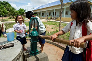 Mondsee: BWT schenkt Familien in Kambodscha Zugang zu sauberem Trinkwasser