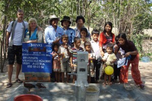 "Sauberes Wasser für Kambodscha" Fotoausstellung im LKH Gmunden aus