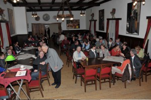 Großer Andrang bei Dr. Klaus Haselbruners Buchpräsentation