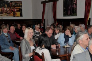 Großer Andrang bei Dr. Klaus Haselbruners Buchpräsentation