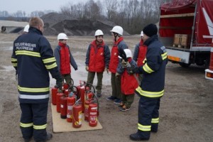 Attnang-Puchheim: Feuerlöscher im Praxistest