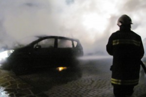 Zwei Autos wurden Raub der Flammen | Fotos: FF Guggenberg