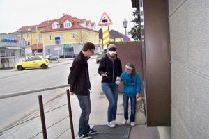 "Blindgänger in Vorchdorf" - Finger, Nase und Ohren ersetzten die Augen