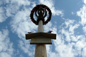 Ein Maibaum auf dem Gmundner Rathausplatz - Tradition seit 9 Jahrzehnten