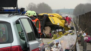 Kleinbus auf Westautobahn (A1) überschlagen