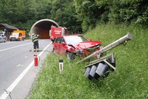 Bad Ischl: vor Tunnelportal gewendet - Frontalcrash verursacht
