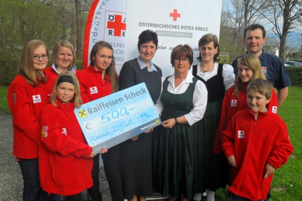 Goldhauben-Spende fürs Jugendrotkreuz Mondsee