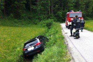 St. Wolfgang: Urlaubsgast landet mit Auto in Bachbett