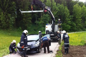 St. Wolfgang: Urlaubsgast landet mit Auto in Bachbett