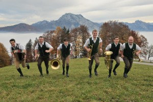 Kultur im Hof - Krauhölzl-Musi spielt "Querfeldein" in Kirchham