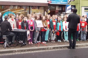 Hauptschüler musizierten am Schwanenstädter Wochenmarkt