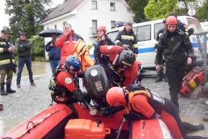 Laakirchner Wasserretter bei Hochwassereinsatz in Schärding