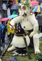 Narzissenfest: Kannibale gewinnt Autokorso - Solidaritätskundgebung für Wetteropfer