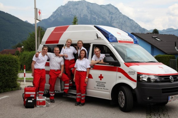 Rotes Kreuz Gmunden freut sich über sechs neue Rettungssanitäter
