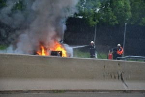 Auto wurde Raub der Flammen