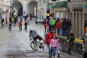 Hochwasser-Tourismus in der Gmundner Innenstadt