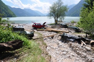 Karbach am Traunsee Ostufer nach Hochwasser zum Sperrgebiet erklärt