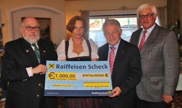 1.000 Euro für die Sozialarbeit in Ebensee