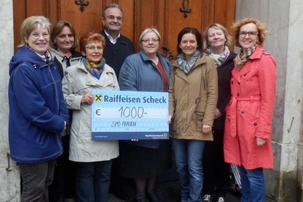 SPÖ-Frauen Bad Ischl spenden 1000 Euro für Restaurierung der Stadtpfarrkirche