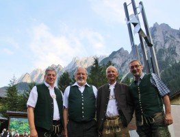 Paul-Preuss Denkmal bei der Talstation der Gosaukammbahn feierlich eröffnet