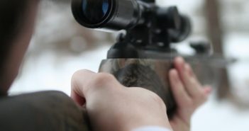 Kind mit Luftdruckgewehr bedroht - Pensionist fühlte sich von Lärm belästigt