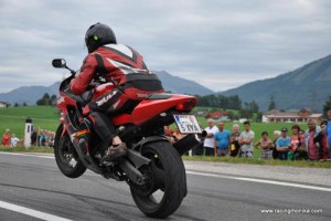 Neukirchen wird bei Speedchallenge zur "Burn out Zone" - Viertelmeile-Rennen auf der Großalmlandesstraße