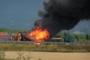 Tieflader rast in Tanklastwagen - Karambolage auf Westautobahn (A1) fordert ein Todesopfer