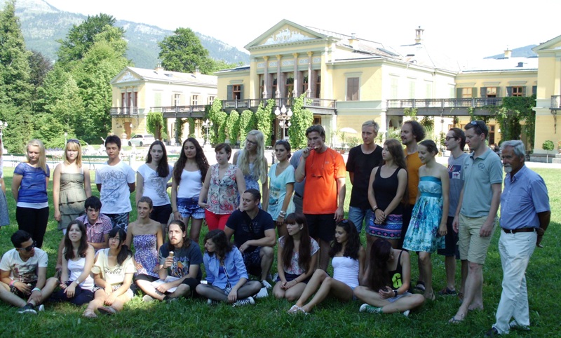 Die Teilnehmer des Lions-Sound of Music Camps im Kaiserpark mit LC-Präsident Christoph Schmied (ganz rechts).