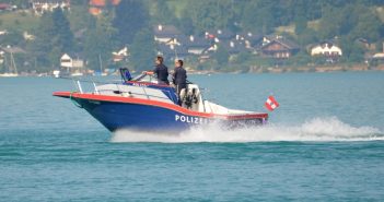 Segelschiff am Attersee gekentert