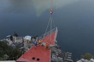 Hallstatt: Aussichtsplattform "Welterbeblick" kam per Helikopter