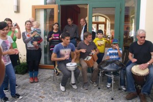 Picknick im Hof im Pfarrsaal Grünau