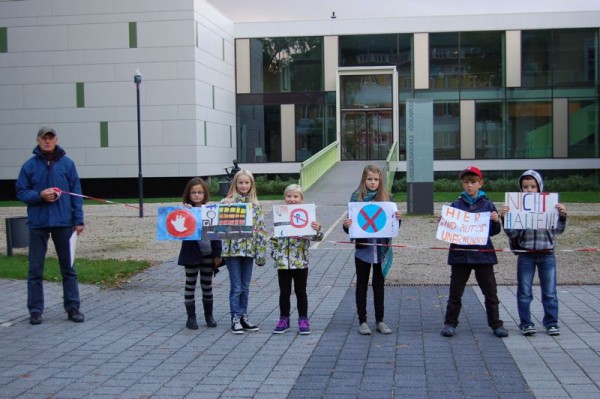 Elternhaltestellen sollen Parkchaos vor Schulen mindern