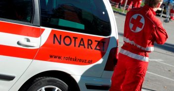 Sanitäter und Notarzt im Einsatz