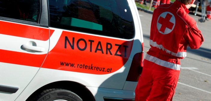 Sanitäter und Notarzt im Einsatz