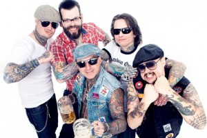 Punk'n'Roll mit den "V8 Wankers" und "The Holy Holes" im Lehartheater Bad Ischl