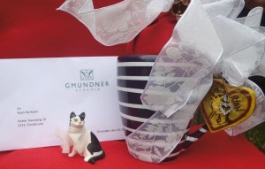 Gmundner Keramik unterstützt Ryan Derkater für Tierschutz