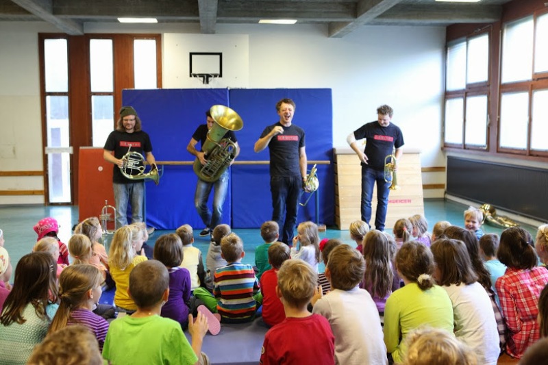 Besuch der Blechan in der Volksschule Bruckmühl