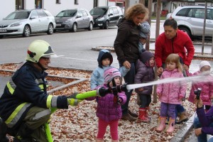 Räumungsübung in den beiden Kindergärten von Scharnstein